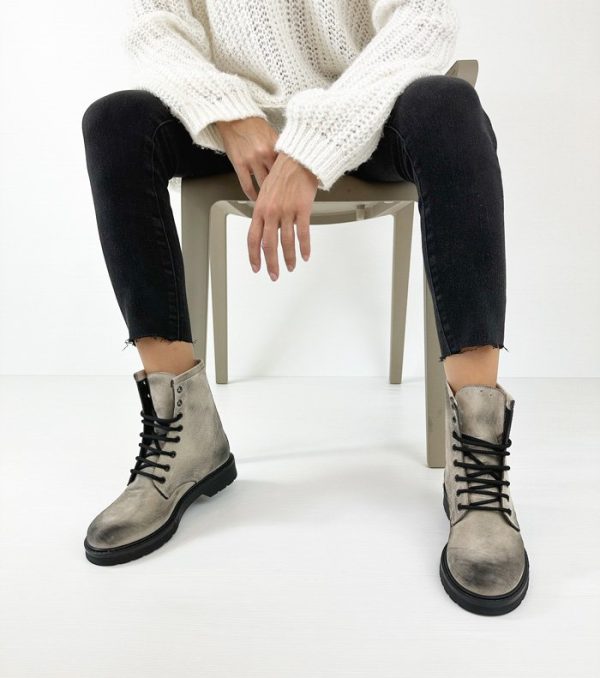 anfibi-in-pelle-nabuk-taupe-stivaletti-allacciati-de-caro-calzature-4