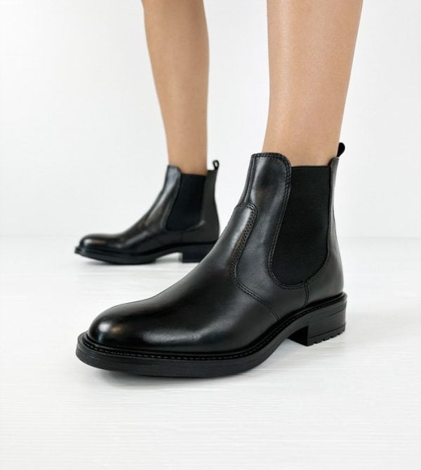 stivaletti-neri-bassi-con-elastici-laterali-vera-pelle-de-caro-calzature-1