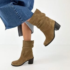 tronchetti-scamosciati-tortora-tacco-comodo-de-caro-calzature-5