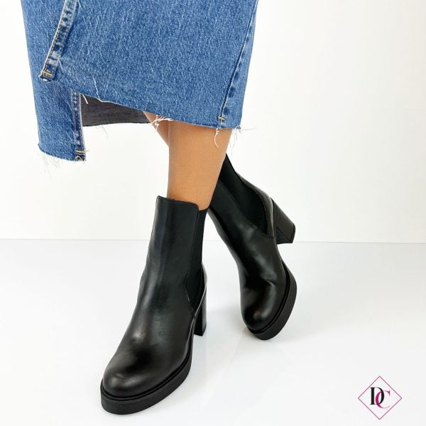 tronchetto-pelle-nero-con-tacco-comodo-ed-elastico-de-caro-calzature-4